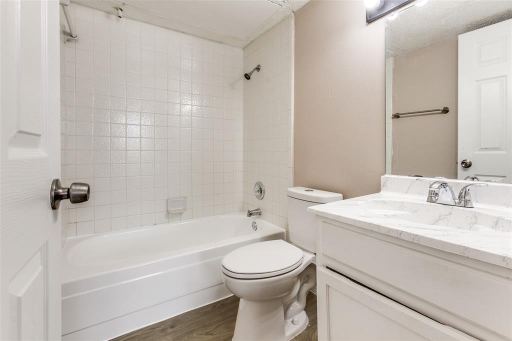 9833 Walnut Street, Unit 203 Dallas, TX 75243 - Photo 14 of 19 a bathroom with a toilet a sink and a bathtub