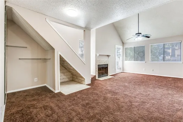a view of entryway and front door