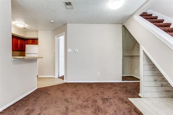 a view of entryway and kitchen