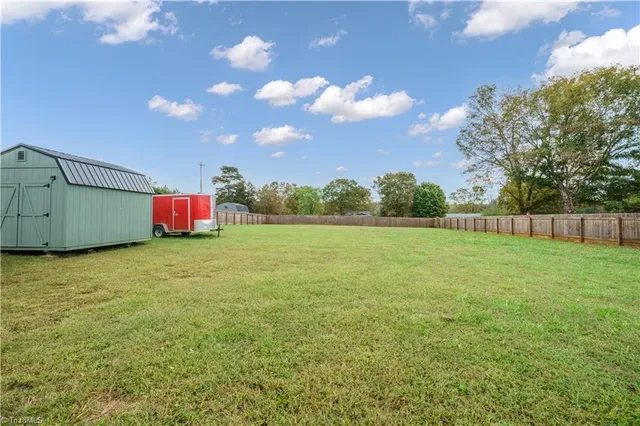 $330,000 | 417 Daniel Drive, Lexington, NC 27295