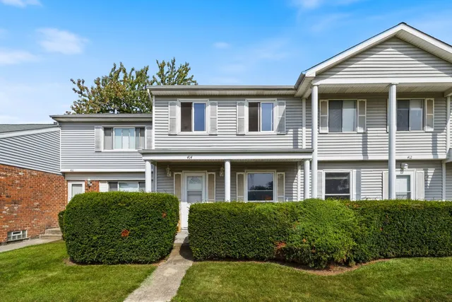 $220,000 | 414 Salem Square, Bolingbrook, IL 60440