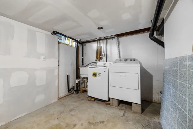 $220,000 | 414 Salem Square, Bolingbrook, IL 60440