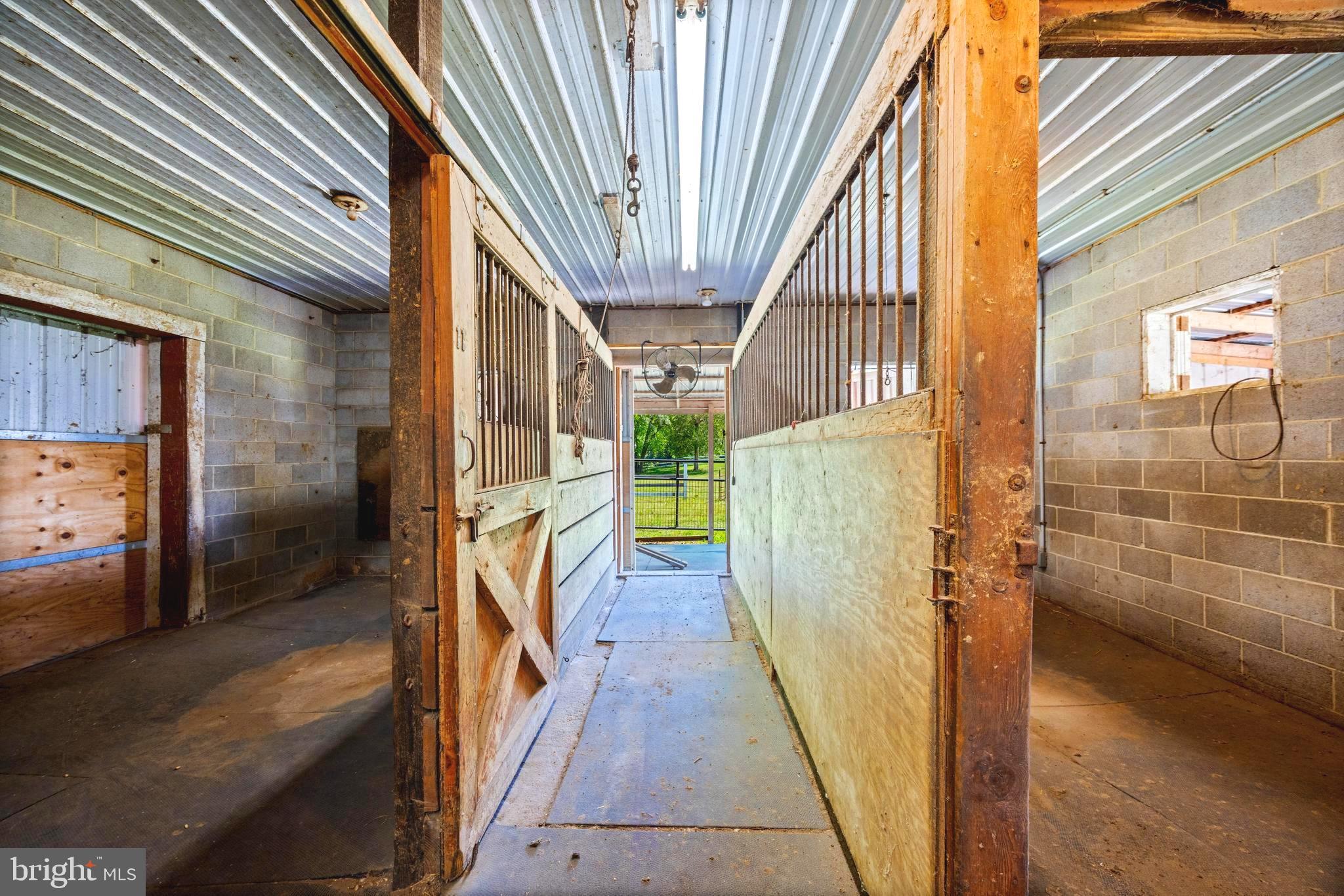 16401 Mt Calvert Road Upper Marlboro, MD 20772 - Photo 98 of 119 Small Barn: Rubber Mat Flooring