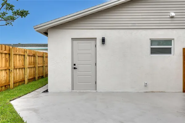 $2,400 | 416 West Mango Street, Unit 416, Lantana, FL 33462