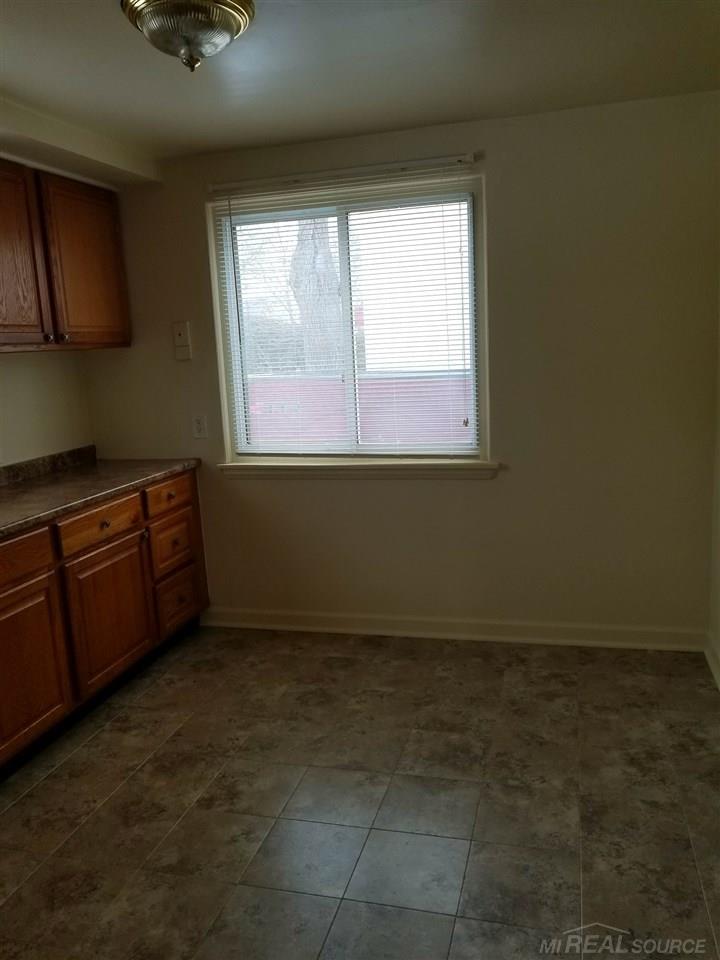 8659 Harding Street Center Line, MI 48015 - Photo 6 of 20 31341800-5.JPG