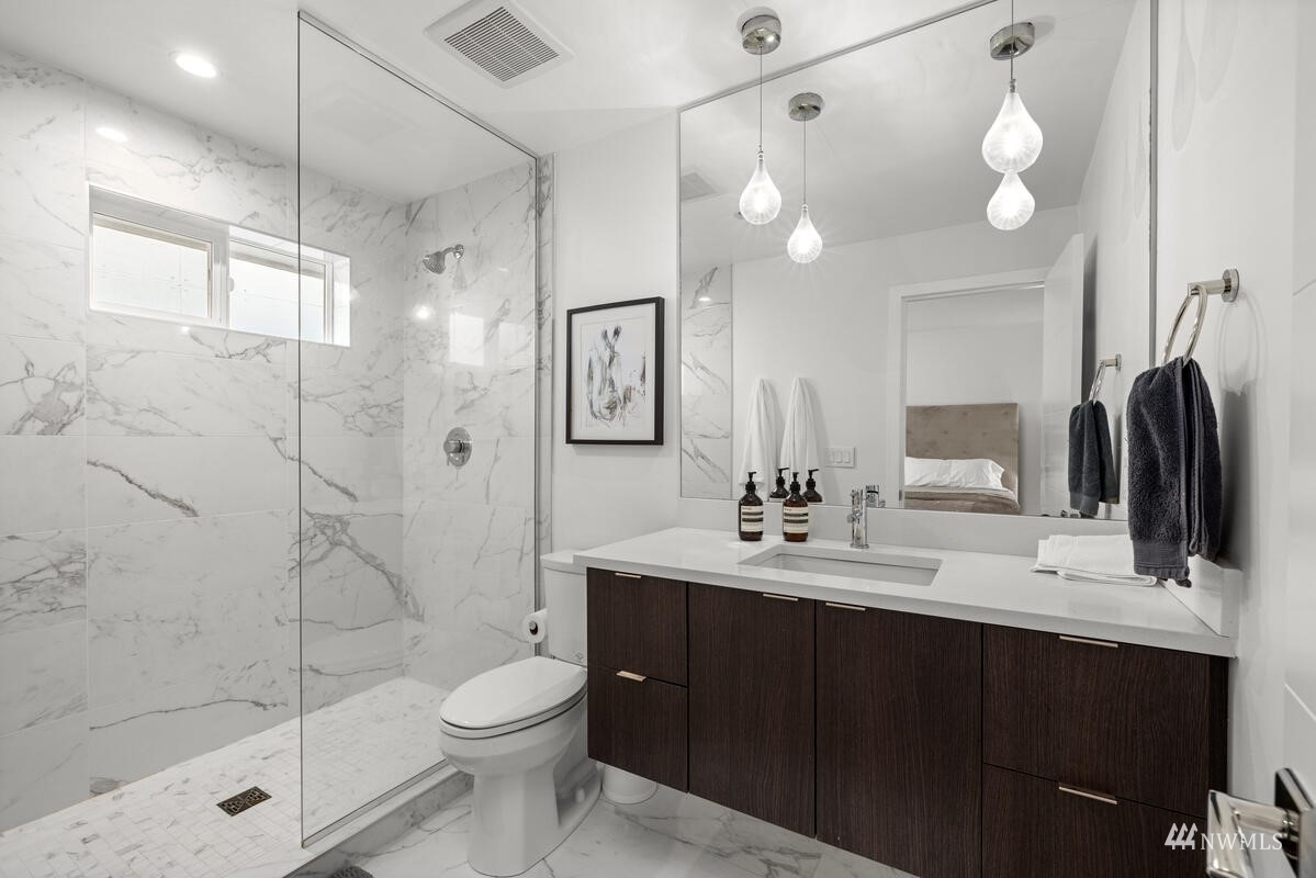 7136 South Sunnycrest Road Seattle, WA 98178 - Photo 14 of 35