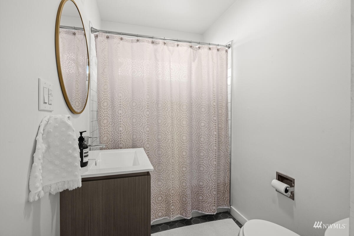 7136 South Sunnycrest Road Seattle, WA 98178 - Photo 16 of 35