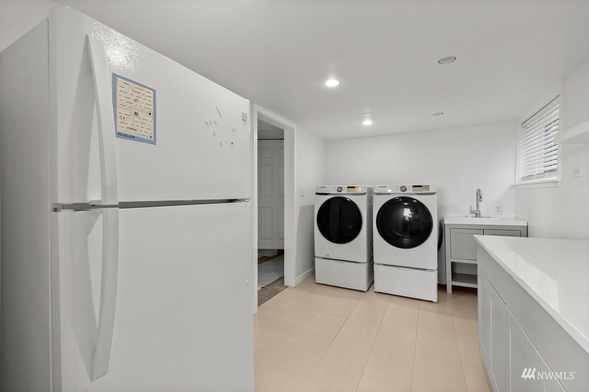 7136 South Sunnycrest Road Seattle, WA 98178 - Photo 24 of 35