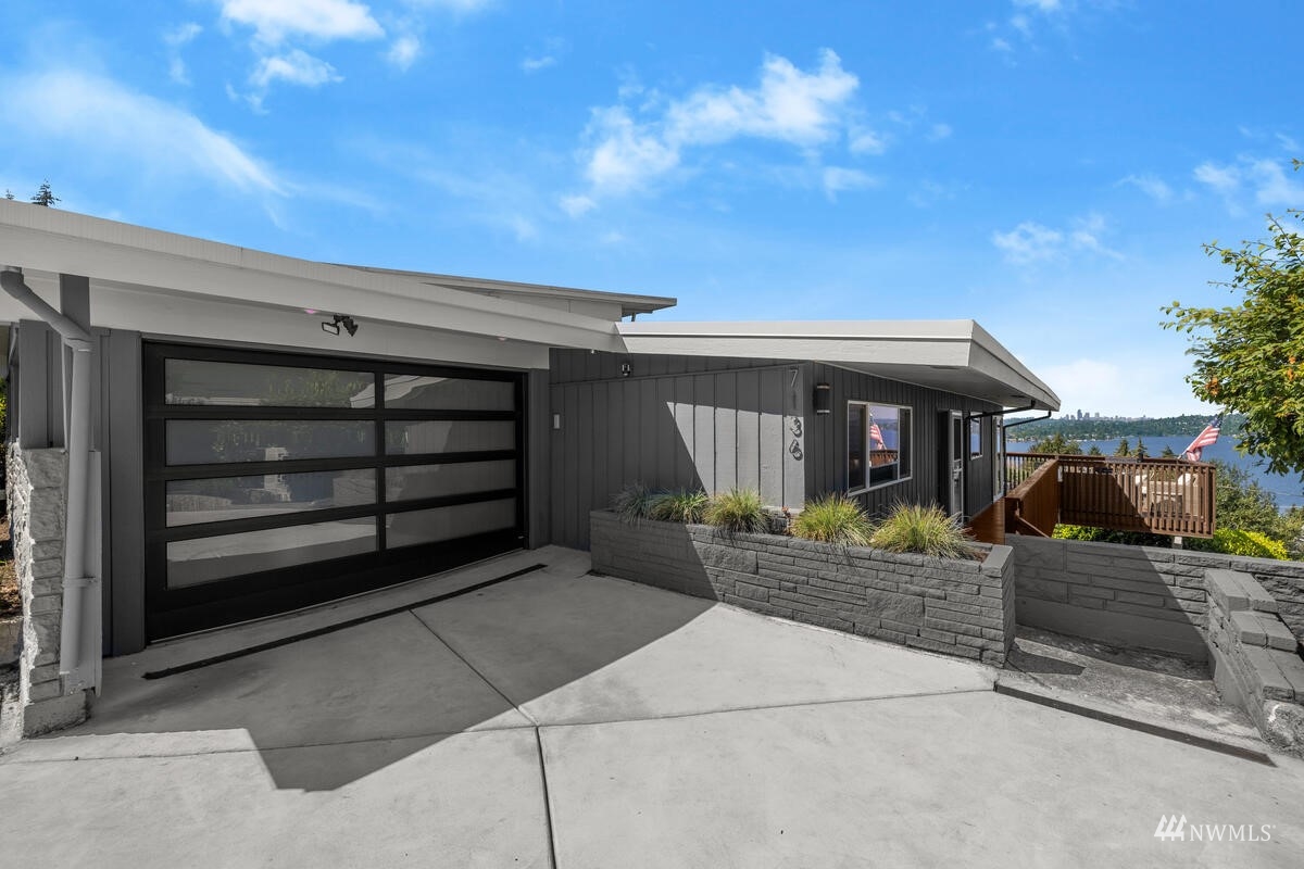 7136 South Sunnycrest Road Seattle, WA 98178 - Photo 3 of 35
