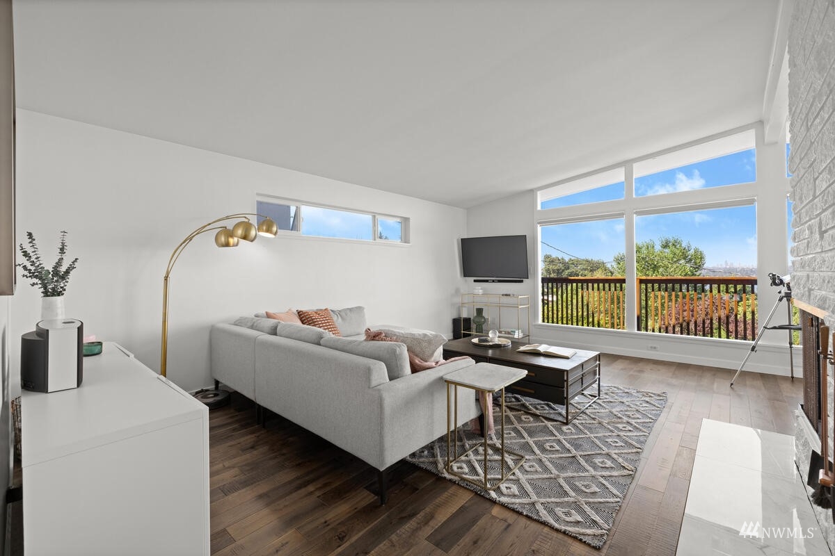 7136 South Sunnycrest Road Seattle, WA 98178 - Photo 9 of 35