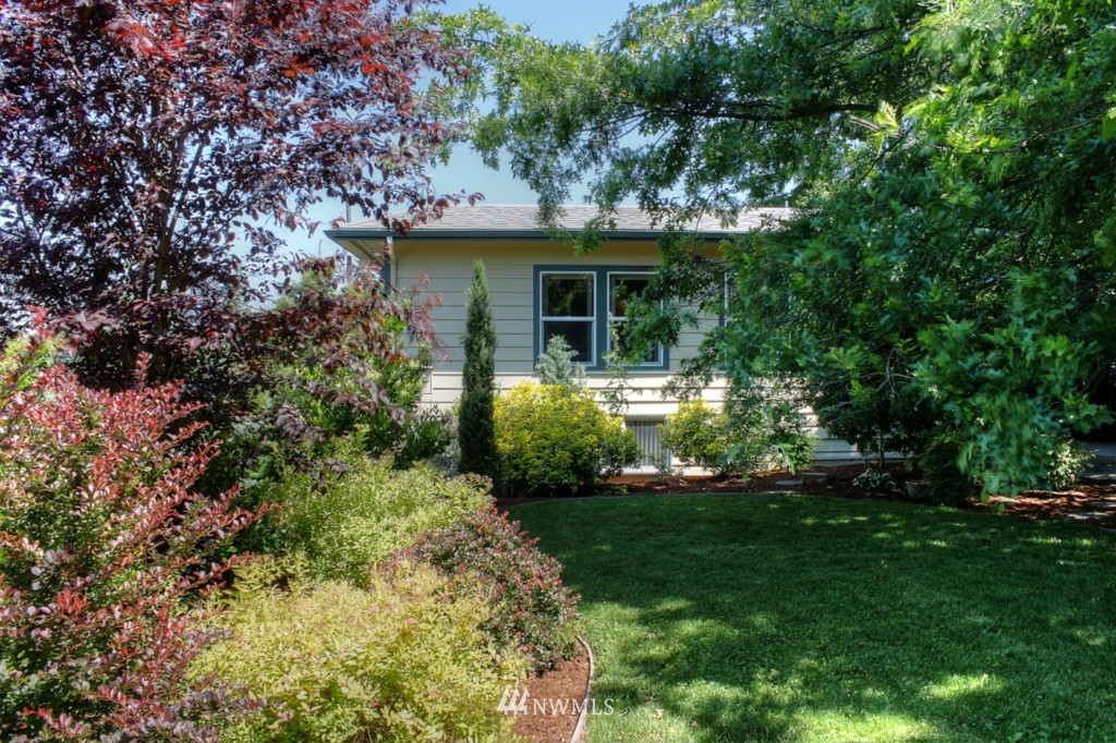 10816 Rustic Road South Seattle, WA 98178 - Photo 16 of 18