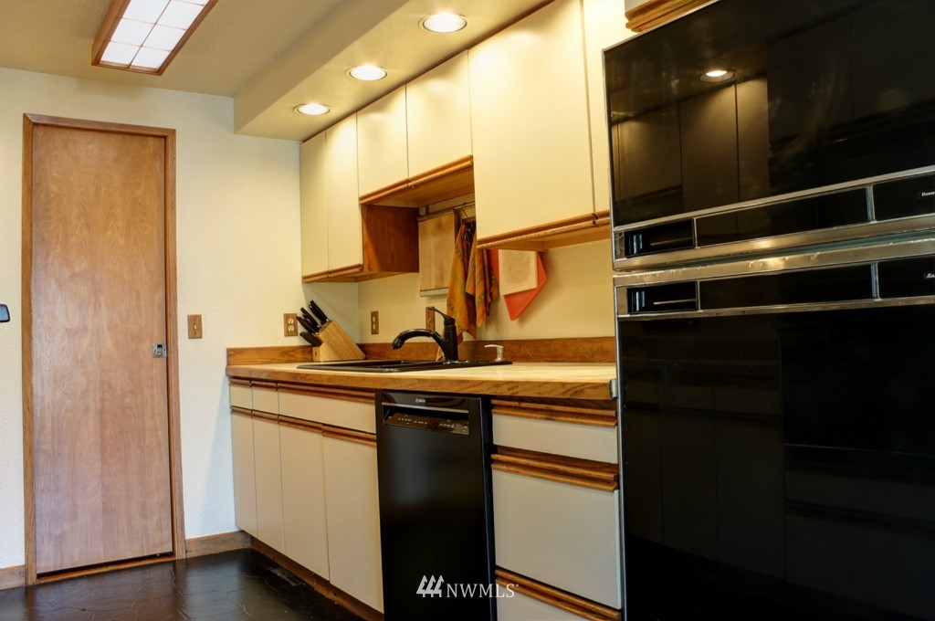 10816 Rustic Road South Seattle, WA 98178 - Photo 4 of 18