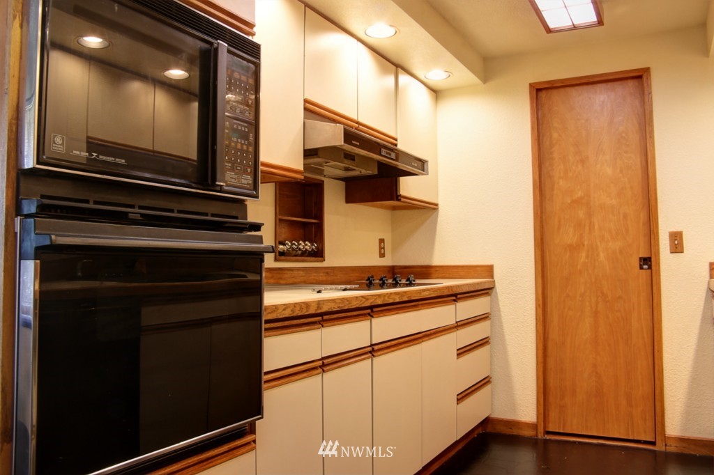 10816 Rustic Road South Seattle, WA 98178 - Photo 5 of 18
