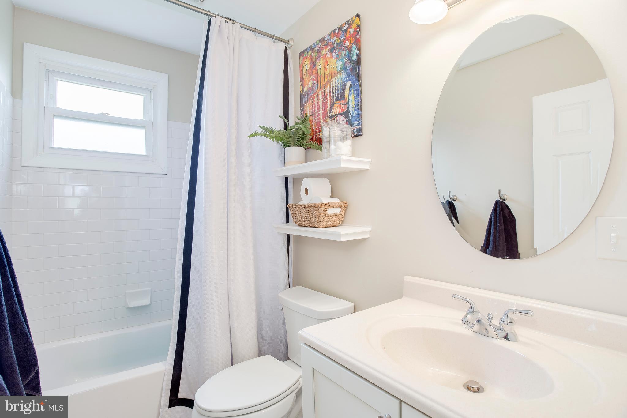 202 Rollingdale Road Baltimore, MD 21228 - Photo 30 of 47 2nd level hall/guest bath NEWER