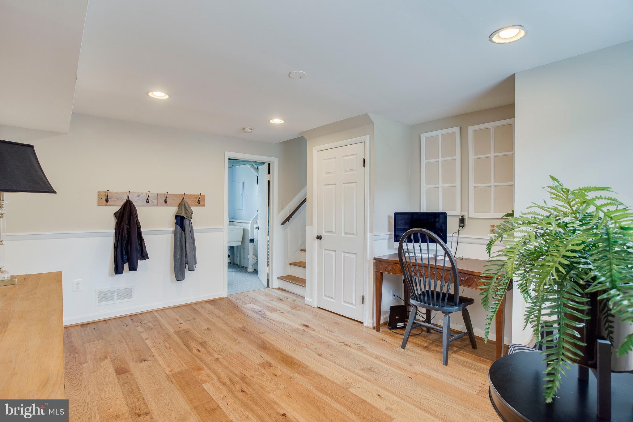 202 Rollingdale Road Baltimore, MD 21228 - Photo 39 of 47 Recessed area perfect for desk-work area