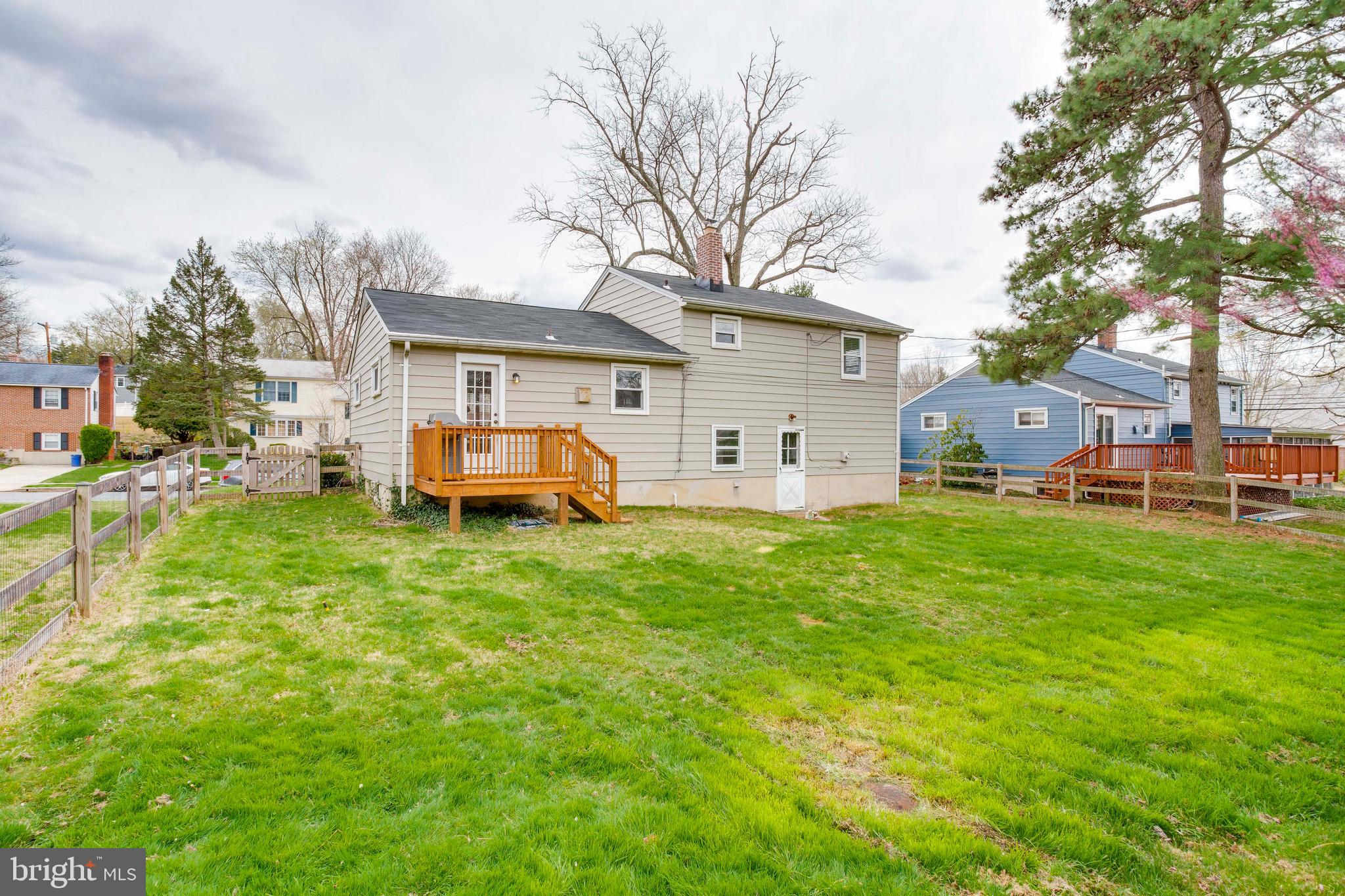 202 Rollingdale Road Baltimore, MD 21228 - Photo 5 of 47 Wonderful Large fenced yard