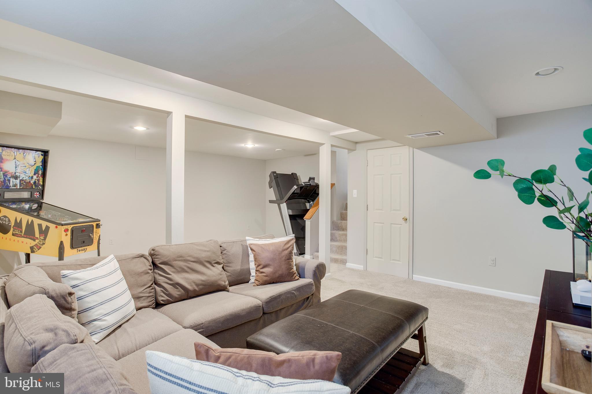 202 Rollingdale Road Baltimore, MD 21228 - Photo 45 of 47 Bright & cozy Entertainment size 4th level