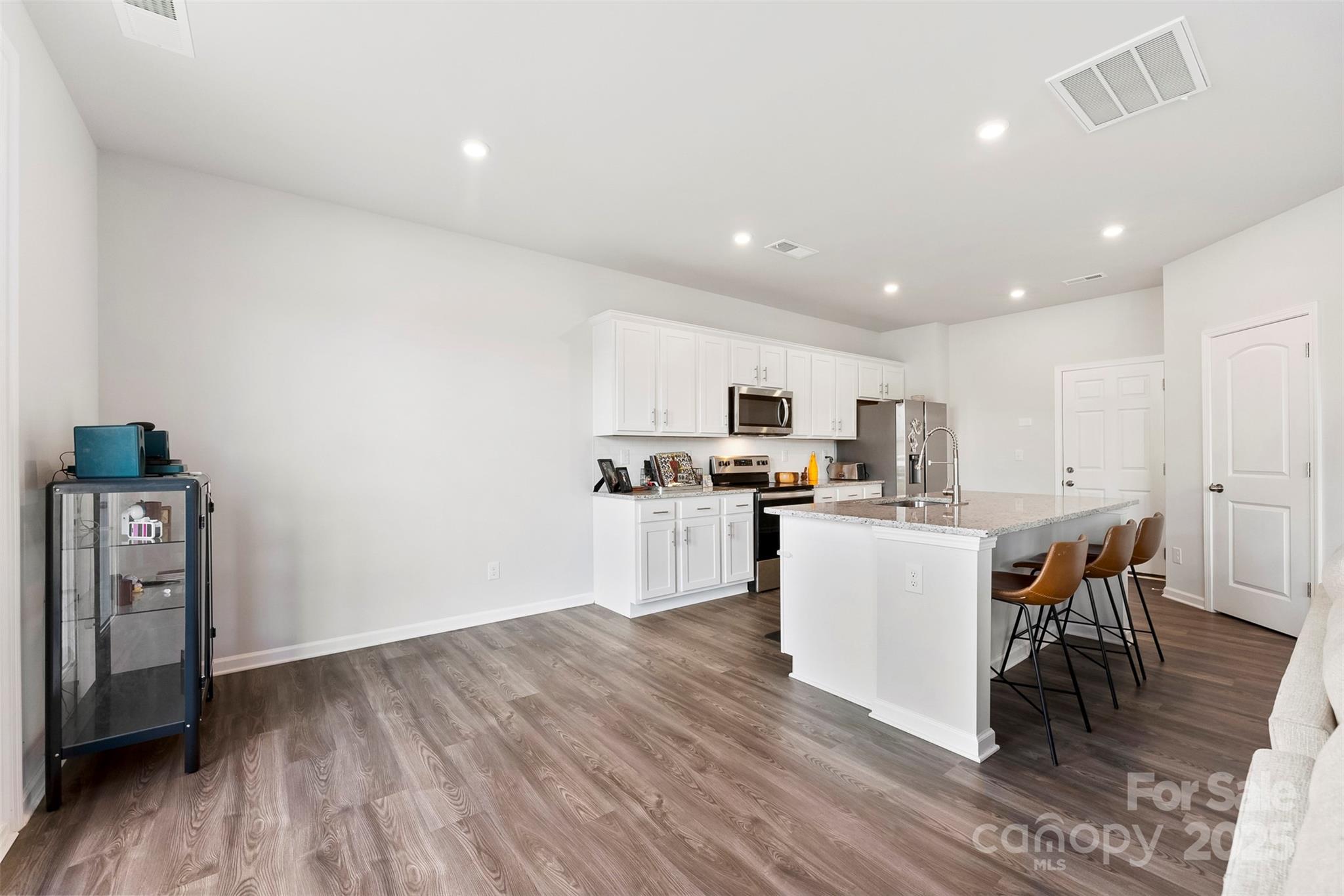 4915 Raspberry Knoll Drive Charlotte, NC 28208 - Photo 8 of 37 Gallery Image 8