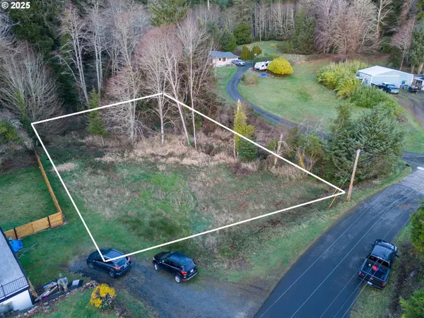 a view of a tennis court