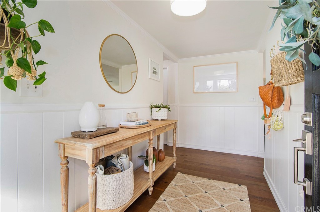 3124 Bermuda Drive Costa Mesa, CA 92626 - Photo 3 of 34