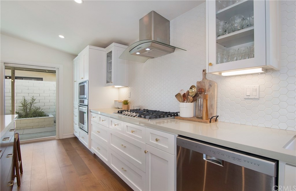 3124 Bermuda Drive Costa Mesa, CA 92626 - Photo 5 of 34