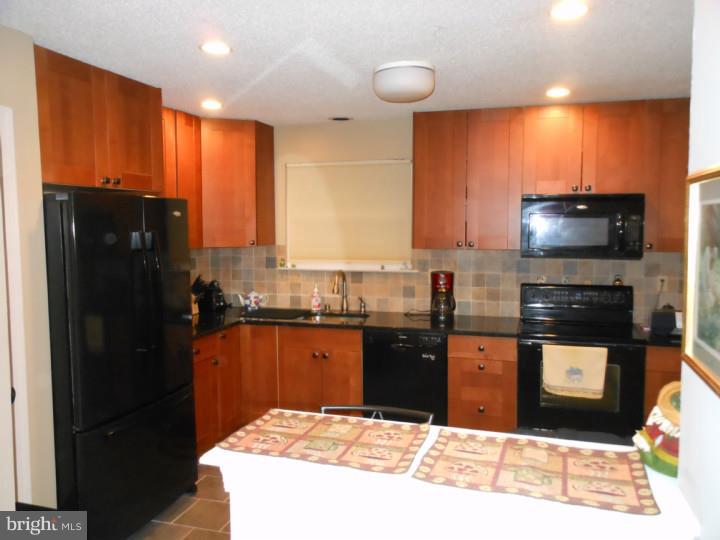 102 Chase Road, Unit 101 Wayne, PA 19087 - Photo 5 of 12 Kitchen