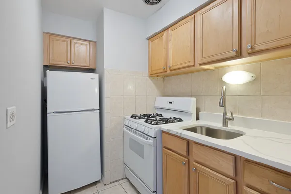 $1,616 | 6758 North Sheridan Road, Unit 346, Chicago, IL 60626
