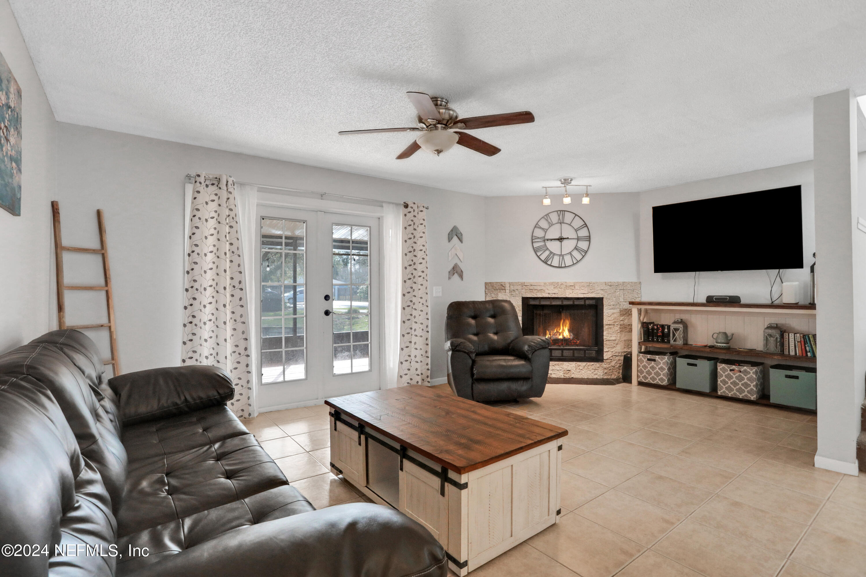 9360 Craven Road, Unit 1306 Jacksonville, FL 32257 - Photo 13 of 26 Living room