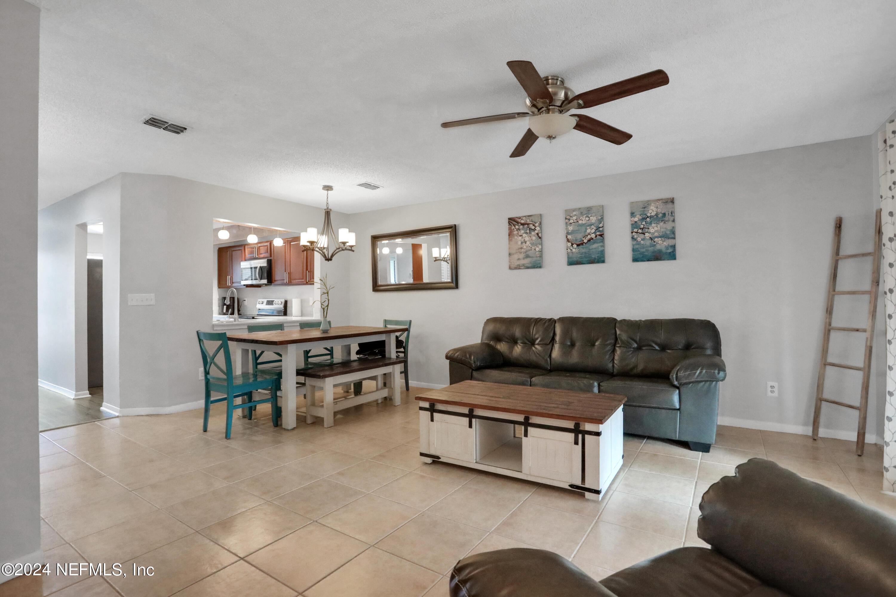 9360 Craven Road, Unit 1306 Jacksonville, FL 32257 - Photo 14 of 26 Living room