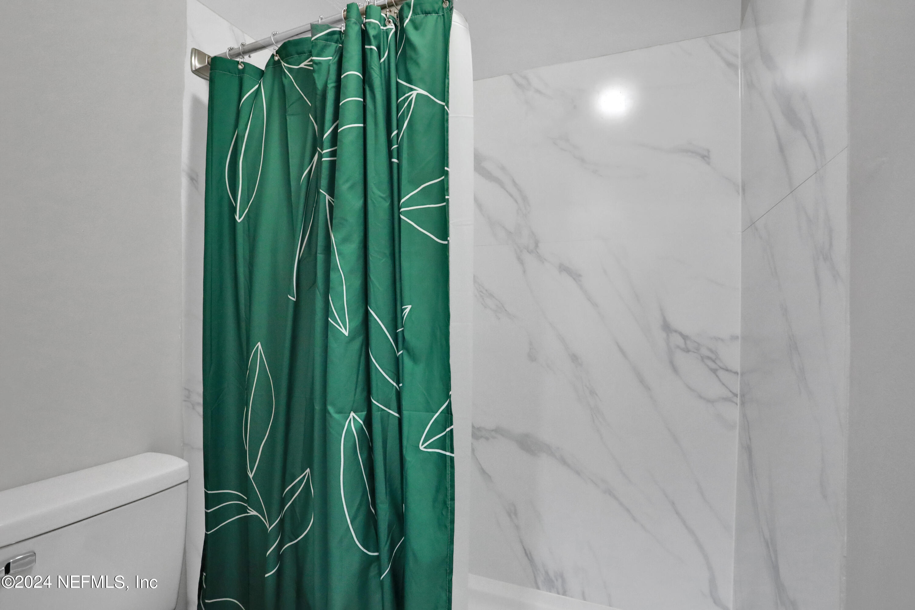 9360 Craven Road, Unit 1306 Jacksonville, FL 32257 - Photo 20 of 26 Shower