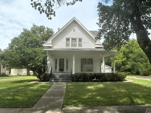 $189,900 | 214 West 5th Street, Lebo, KS 66856