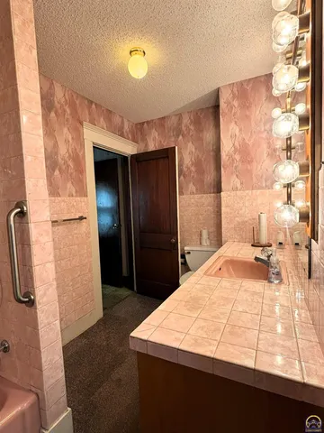 $189,900 | 214 West 5th Street, Lebo, KS 66856