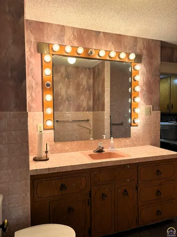 $189,900 | 214 West 5th Street, Lebo, KS 66856