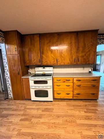 $189,900 | 214 West 5th Street, Lebo, KS 66856