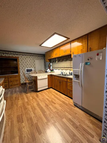 $189,900 | 214 West 5th Street, Lebo, KS 66856