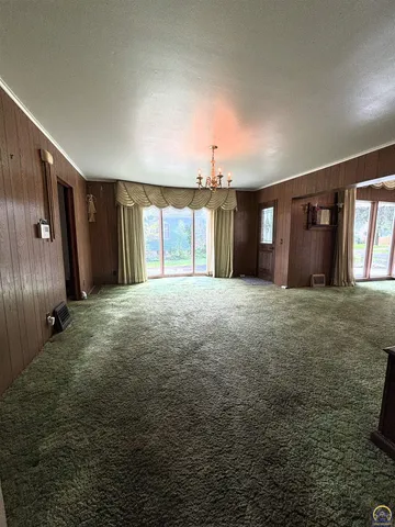 $189,900 | 214 West 5th Street, Lebo, KS 66856