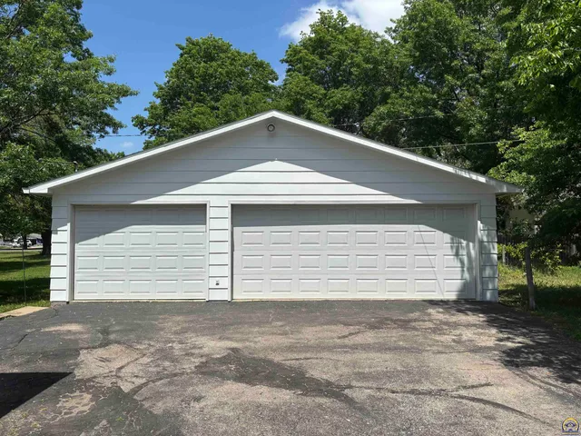 $189,900 | 214 West 5th Street, Lebo, KS 66856