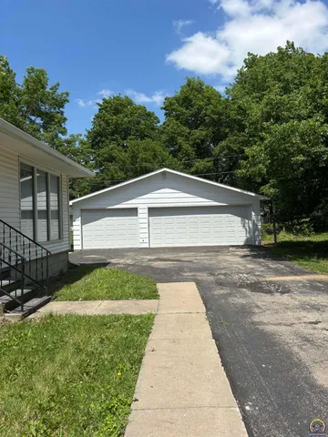 $189,900 | 214 West 5th Street, Lebo, KS 66856