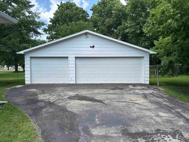 $189,900 | 214 West 5th Street, Lebo, KS 66856