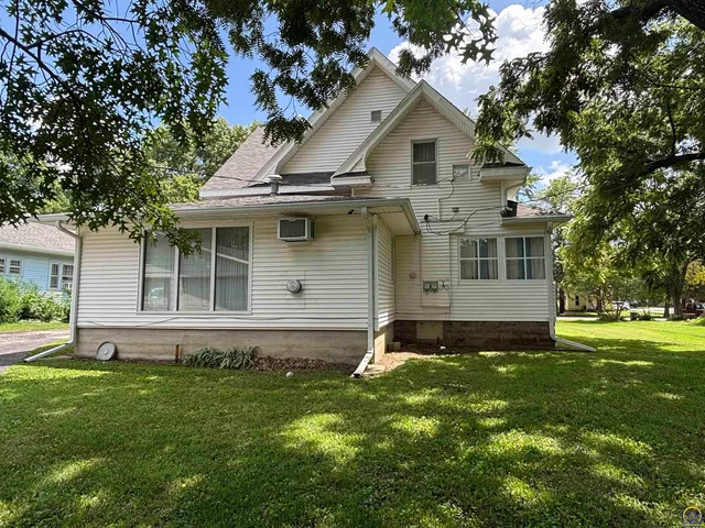 $189,900 | 214 West 5th Street, Lebo, KS 66856