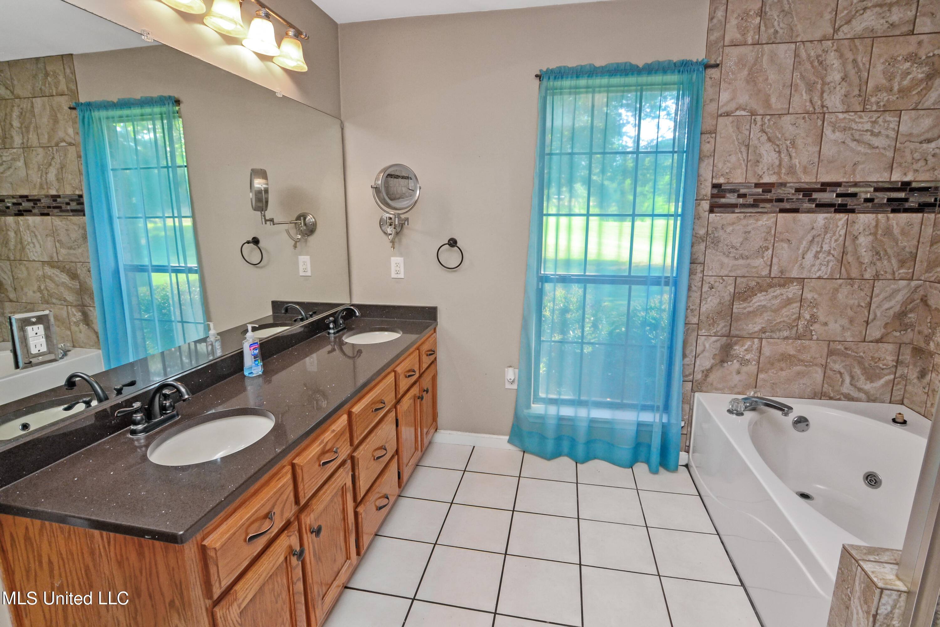 9025 Arkabutla Road Coldwater, MS 38618 - Photo 17 of 53 Dual Sinks