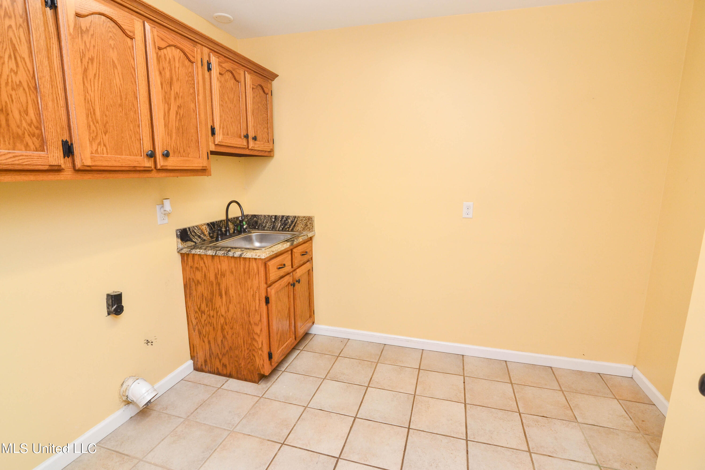 9025 Arkabutla Road Coldwater, MS 38618 - Photo 25 of 53 Laundry Room