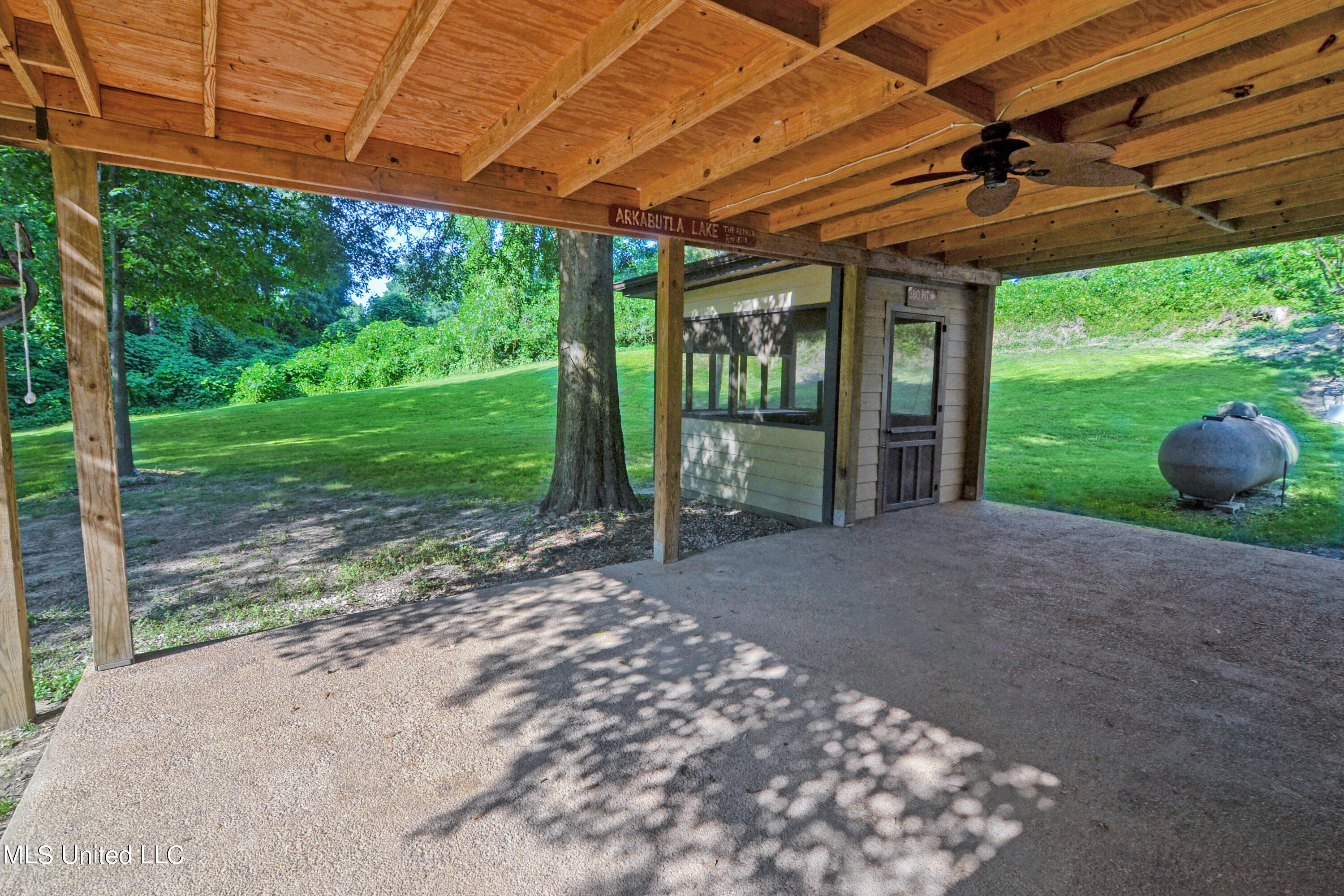 9025 Arkabutla Road Coldwater, MS 38618 - Photo 36 of 53 Huge Covered Patio