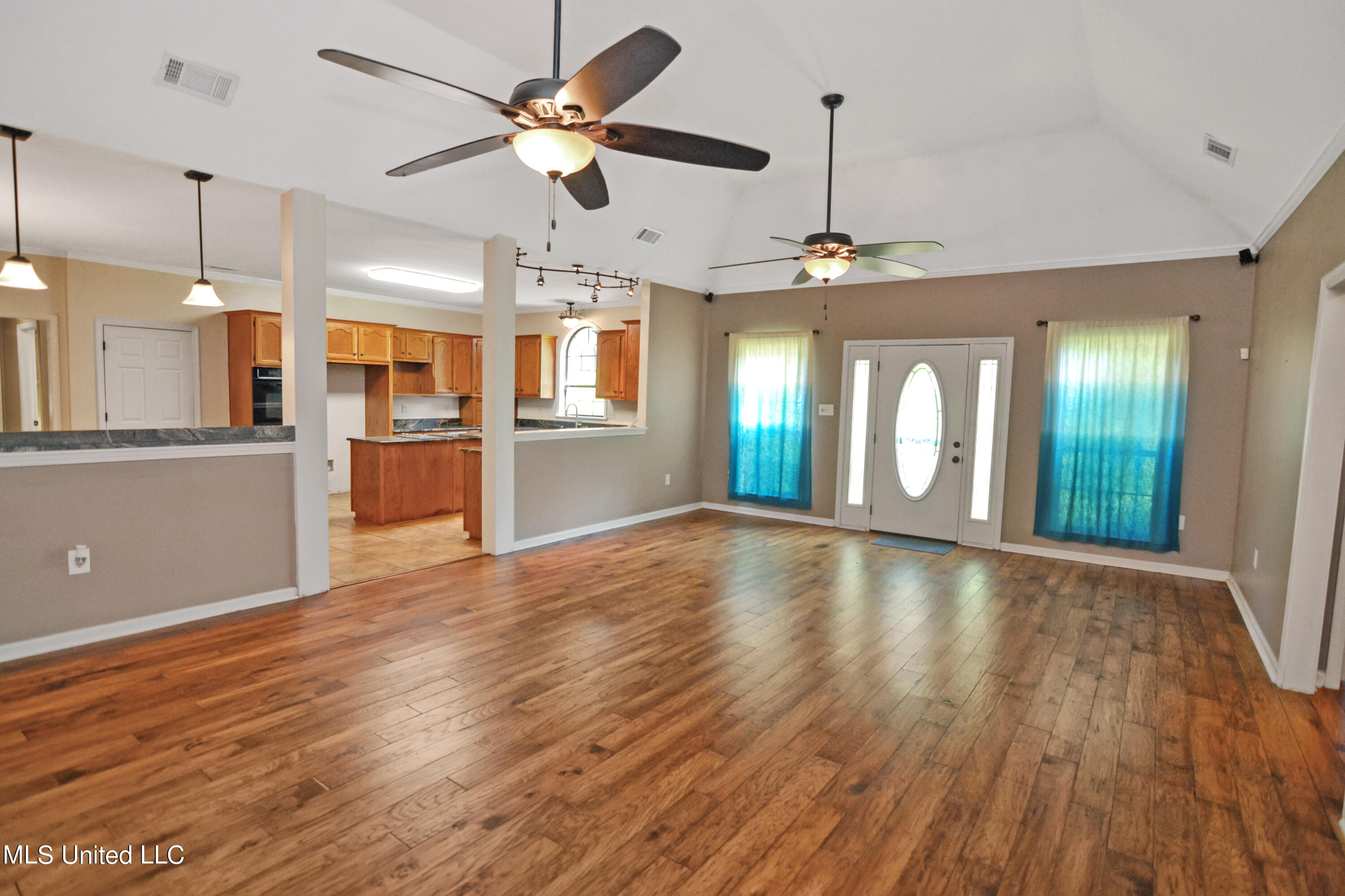 9025 Arkabutla Road Coldwater, MS 38618 - Photo 6 of 53 Great Room