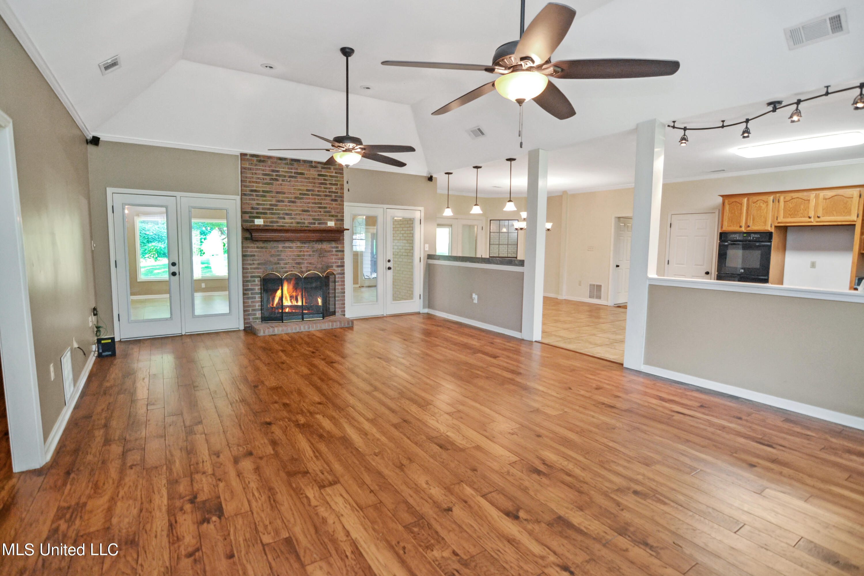 9025 Arkabutla Road Coldwater, MS 38618 - Photo 7 of 53 Vaulted Ceilings