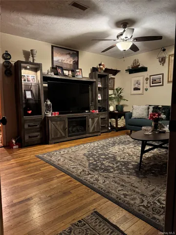 $560,000 | 2914 Connecticut Avenue, Medford, NY 11763