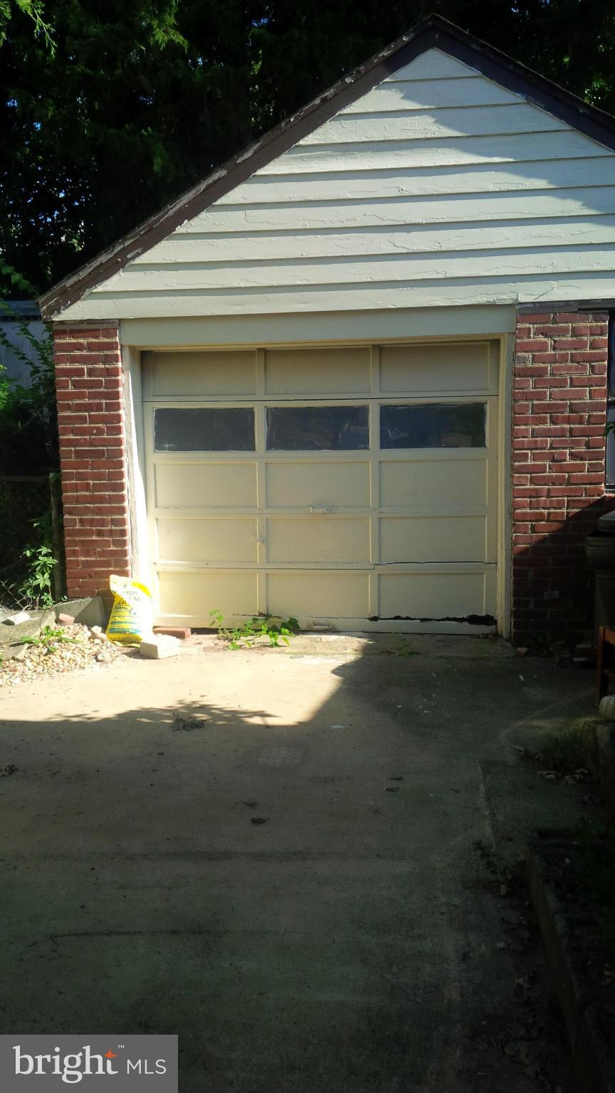 8035 New Riggs Road Hyattsville, MD 20783 - Photo 3 of 14 Garage
