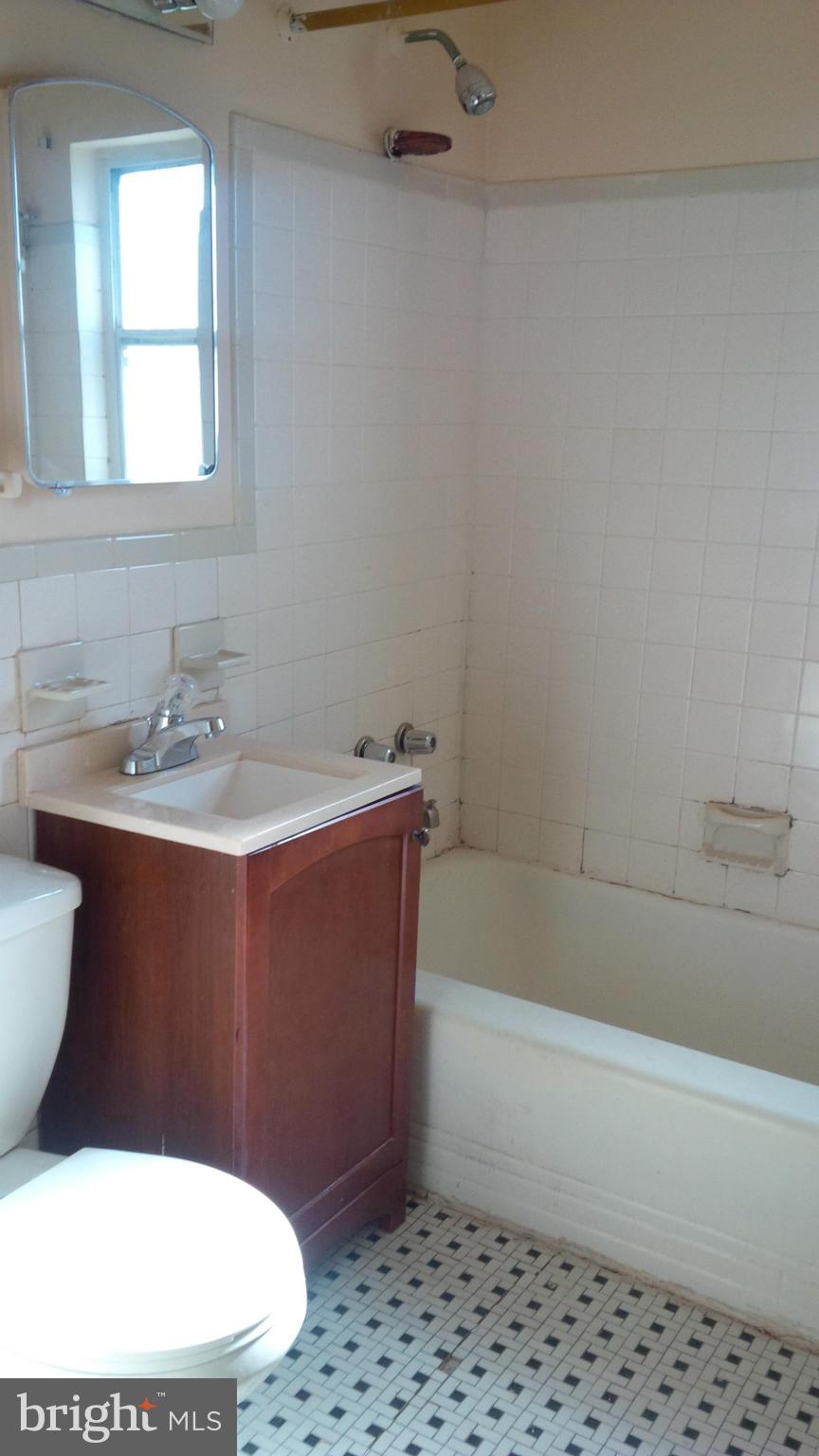 8035 New Riggs Road Hyattsville, MD 20783 - Photo 4 of 14 Bath