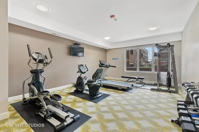 $4,470 | 833 Laurel Avenue, Unit 302, Highland Park, IL 60035