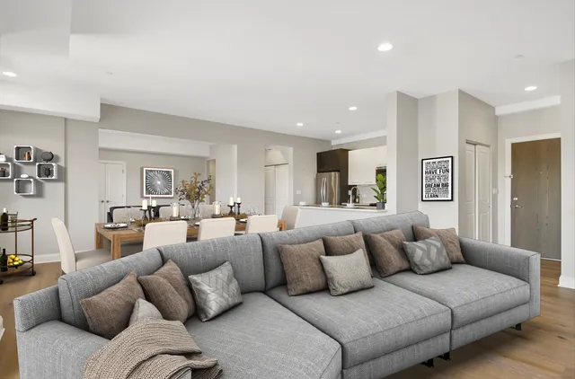 $4,470 | 833 Laurel Avenue, Unit 302, Highland Park, IL 60035